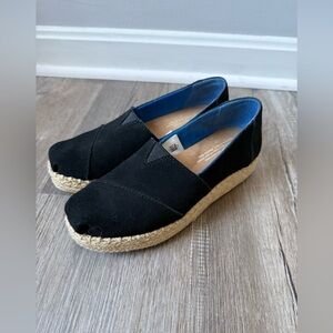 TOMS Espadrilles Slip On Shoes Rope Shoes Flats Wedges Black Tan Size 5 Comfy